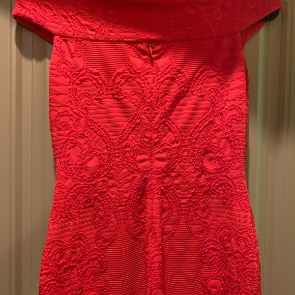 Off Shoulder Tight and Curve Enhancing Red Dress - Picture 6 of 10